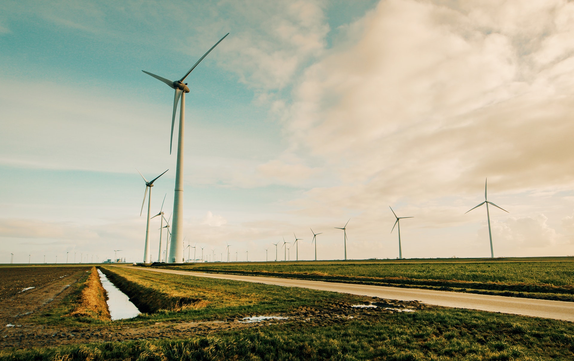 como melhorar a eficiência energética de uma fábrica